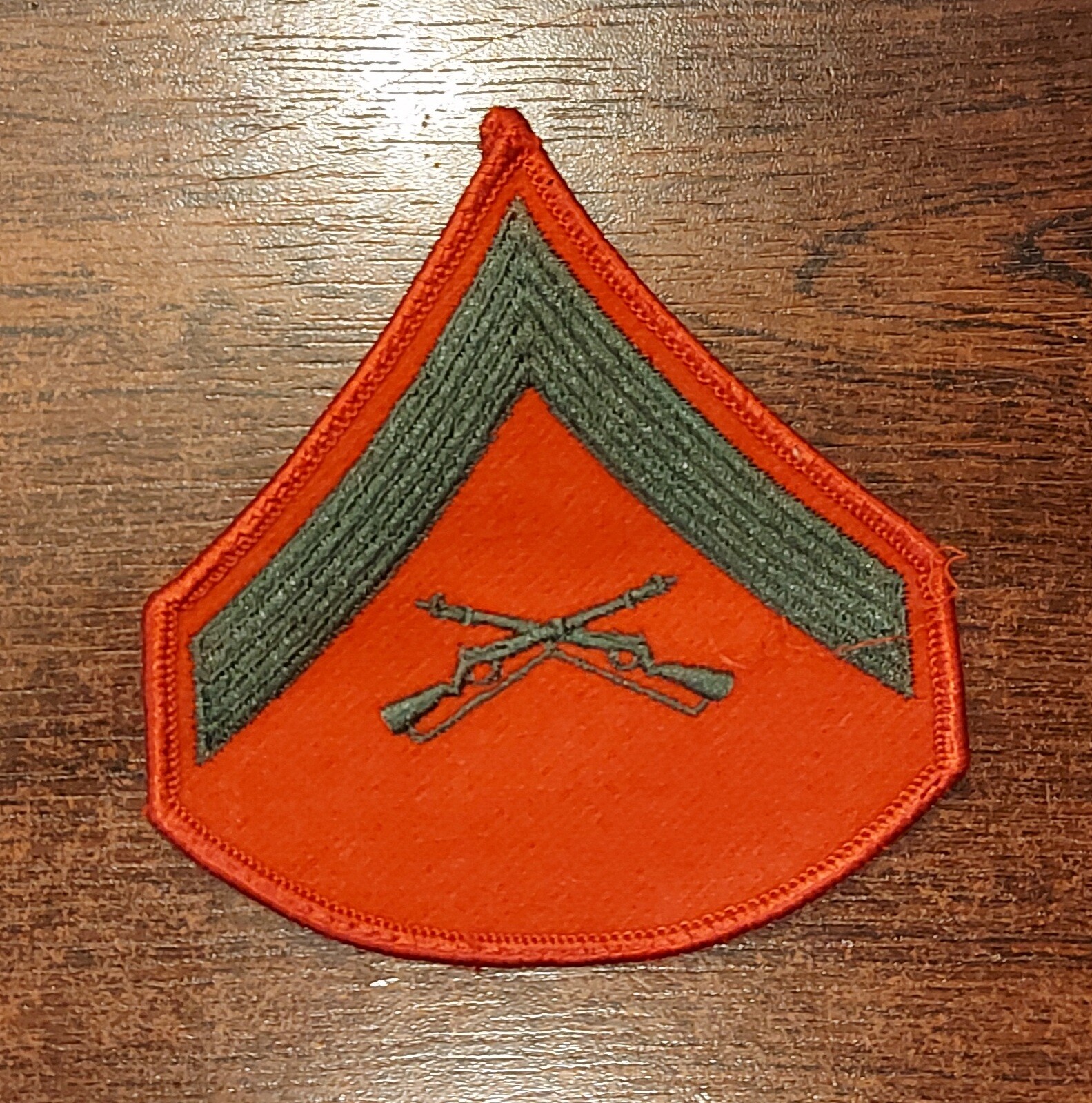 Naszywka - Szewron Lance Corporal - Zielony/Czerwony - Bez rzepu
